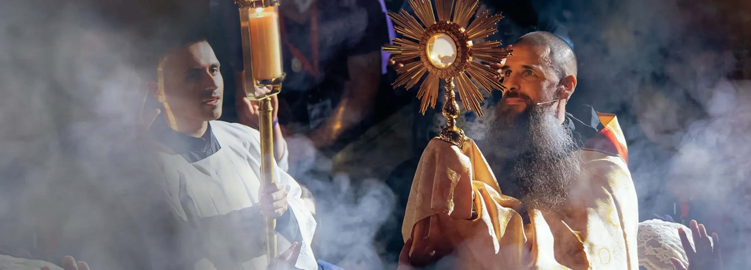 Adoration eucharistique pendant une conférence Encounter